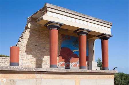 KNOSSOS, GREECE - JULY 2: North entrance of Knossos Palace with bull fresco in Crete island outside Heraklion, Greece July 2, 2012 Photographie de stock - Aubaine LD & Abonnement, Code: 400-07503524