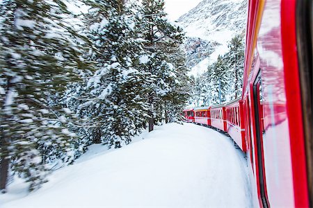 simsearch:400-07680071,k - The famous Bernina red train, Unesco monument, in the middle of a winter storm Photographie de stock - Aubaine LD & Abonnement, Code: 400-07503922