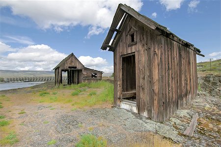 simsearch:400-07509093,k - Old Abandoned Native American Fishing Shacks Along Columbia River by the Dalles Dam Stock Photo - Budget Royalty-Free & Subscription, Code: 400-07514043