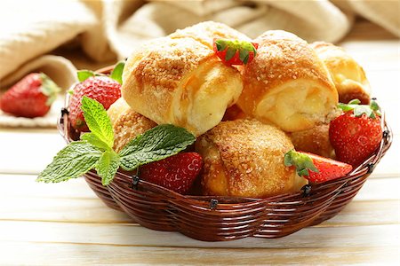 sweet muffins with strawberries and sugar - homemade pastries Stockbilder - Microstock & Abonnement, Bildnummer: 400-07514789
