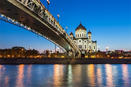 simsearch:400-08037885,k - Cathedral of Christ the Saviour and Patriarshy Bridge in the Evening, Moscow, Russia Stockbilder - Microstock & Abonnement, Bildnummer: 400-07514958