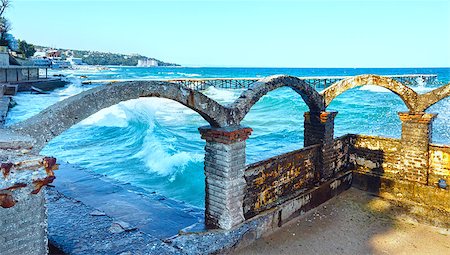 simsearch:400-07248217,k - Sea storm, ruined pier and splashes of surf in front (Black Sea, Bulgaria, near Varna). Foto de stock - Super Valor sin royalties y Suscripción, Código: 400-07515063