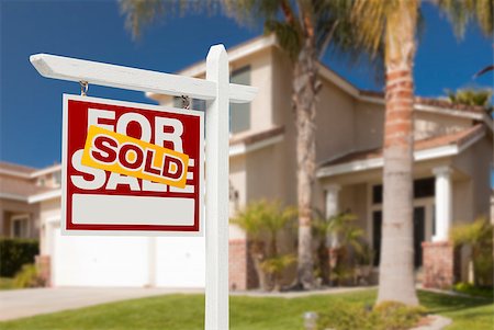 simsearch:400-05121616,k - Sold Home For Sale Real Estate Sign in Front of Beautiful New House. Stock Photo - Budget Royalty-Free & Subscription, Code: 400-07515095