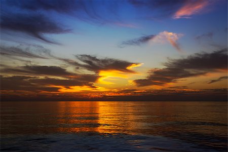 Colour sunset in Pacific ocean. Nobody. No anyone. Fotografie stock - Microstock e Abbonamento, Codice: 400-07515248