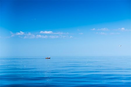 Beautiful sunny day with blue sky over the sea. Calm. Fotografie stock - Microstock e Abbonamento, Codice: 400-07515253