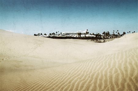 Sand dunes on the beach in Maspalomas. Vintage photo. Hotel. Fotografie stock - Microstock e Abbonamento, Codice: 400-07515261