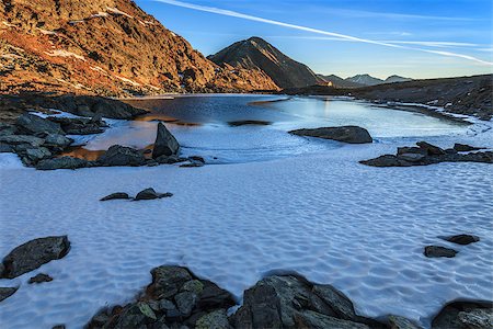 simsearch:400-07309307,k - sunrise in Caltun lake. Fagaras Mountains, Romania Stockbilder - Microstock & Abonnement, Bildnummer: 400-07515662