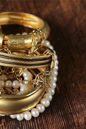simsearch:400-08934240,k - gold and pearl jewelry on vintage wooden background Stock Photo - Budget Royalty-Free & Subscription, Code: 400-07515722