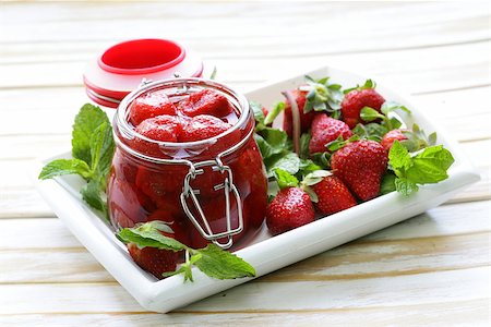 simsearch:400-06639321,k - homemade jam from fresh ripe strawberries in a glass jar Stock Photo - Budget Royalty-Free & Subscription, Code: 400-07515753
