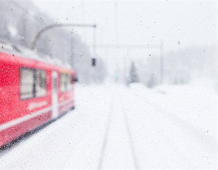 simsearch:400-07680071,k - The famous Bernina red train, Unesco monument, in the middle of a winter storm Photographie de stock - Aubaine LD & Abonnement, Code: 400-07516060