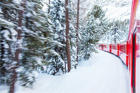 simsearch:400-07680071,k - The famous Bernina red train, Unesco monument, in the middle of a winter storm Photographie de stock - Aubaine LD & Abonnement, Code: 400-07516061
