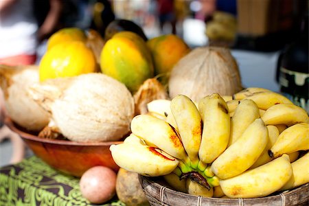 fruit stand boxes - bananas, coconuts and other exotic fruits at farmer market Foto de stock - Super Valor sin royalties y Suscripción, Código: 400-07516250