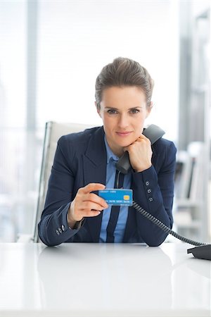 simsearch:400-06642775,k - Portrait of business woman holding phone and credit card Photographie de stock - Aubaine LD & Abonnement, Code: 400-07516781