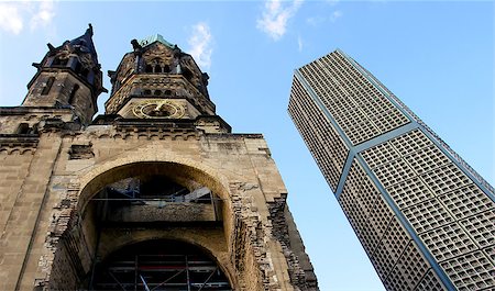 simsearch:400-07518957,k - Ruins of Kaiser Wilhelm Memorial Church in Berlin destroyed by Allied bombing and preserved as memorial, Berlin, Germany Photographie de stock - Aubaine LD & Abonnement, Code: 400-07518955