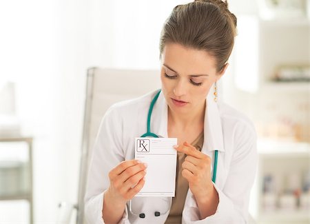 simsearch:400-07099823,k - Medical doctor woman pointing on prescription Stock Photo - Budget Royalty-Free & Subscription, Code: 400-07519152