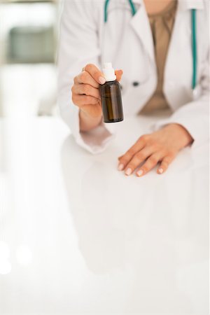 simsearch:400-07099832,k - Closeup on medical doctor woman showing medicine bottle Stock Photo - Budget Royalty-Free & Subscription, Code: 400-07519163