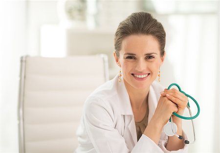 simsearch:400-07519214,k - Portrait of smiling medical doctor woman sitting in office Stock Photo - Budget Royalty-Free & Subscription, Code: 400-07519175
