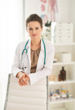 simsearch:400-07519214,k - Portrait of happy medical doctor woman in office Stock Photo - Budget Royalty-Free & Subscription, Code: 400-07519182