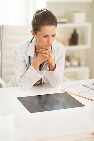 simsearch:400-07099823,k - Thoughtful medical doctor woman with fluorography in office Stock Photo - Budget Royalty-Free & Subscription, Code: 400-07519230