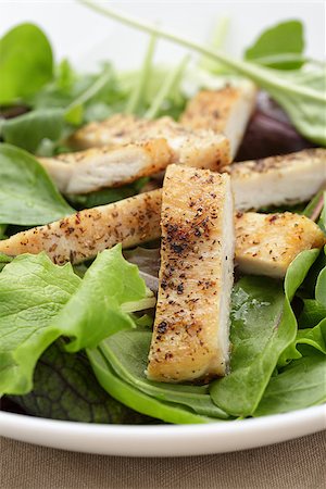 radicchio salad - roasted chicken with mix salad in white bowl on wood table Stock Photo - Budget Royalty-Free & Subscription, Code: 400-07510259