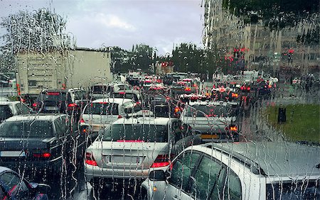 simsearch:632-05991589,k - View through wet windshield on cars in a traffic jam on rainy day in Paris, France. Photographie de stock - Aubaine LD & Abonnement, Code: 400-07511800