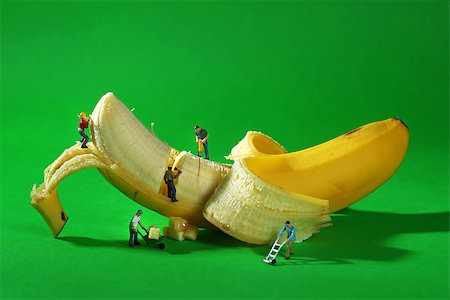 Miniature Construction Workers in Conceptual Food Imagery With Banana Photographie de stock - Aubaine LD & Abonnement, Code: 400-07513500