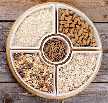 Various Muesli, Oat Flakes and Bran in White Plates closeup on Wooden background. Top View Photographie de stock - Aubaine LD & Abonnement, Code: 400-07513674