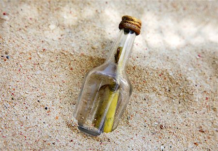 Message in the bottle on blue background Stock Photo - Budget Royalty-Free & Subscription, Code: 400-07524939