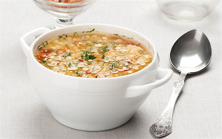 simsearch:400-04690974,k - Minestrone. Lentil soup in a bowl on the table Foto de stock - Super Valor sin royalties y Suscripción, Código: 400-07525148