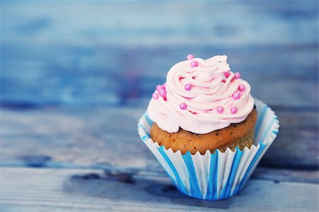 Photo of cute cupcake on wooden background Stock Photo - Budget Royalty-Free & Subscription, Code: 400-07525182