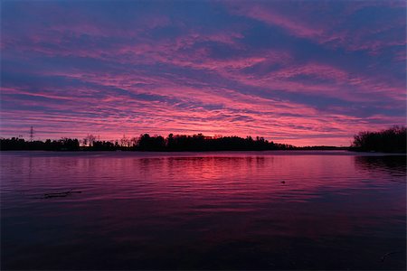 Sunset over a lake with red sky Foto de stock - Royalty-Free Super Valor e Assinatura, Número: 400-07525349