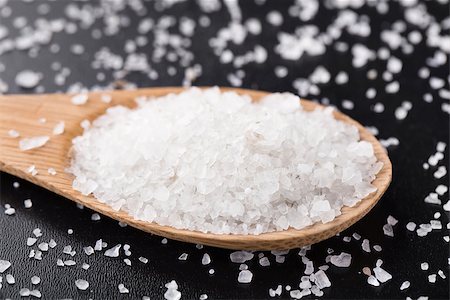 simsearch:400-08070604,k - Sea salt in wooden spoon on a black table Stockbilder - Microstock & Abonnement, Bildnummer: 400-07525341