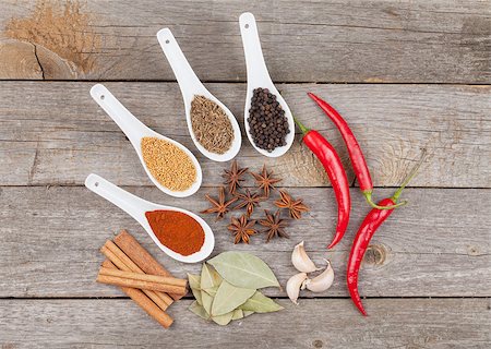 simsearch:400-07172332,k - Colorful herbs and spices selection. Aromatic ingredients on wood table Stockbilder - Microstock & Abonnement, Bildnummer: 400-07545170