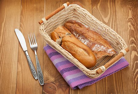 simsearch:400-04699541,k - Homemade french bread over wooden table background Foto de stock - Super Valor sin royalties y Suscripción, Código: 400-07545257