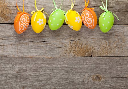 simsearch:400-07406705,k - Easter eggs on wooden table background with copy space Foto de stock - Super Valor sin royalties y Suscripción, Código: 400-07545315