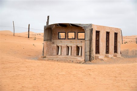 empty quarter desert - Bathroom in desert Wahiba in Oman Photographie de stock - Aubaine LD & Abonnement, Code: 400-07546226