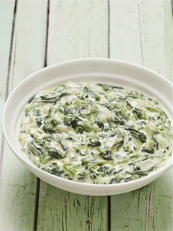 close up of a bowl of rustic creamed spinach Photographie de stock - Aubaine LD & Abonnement, Code: 400-07546924