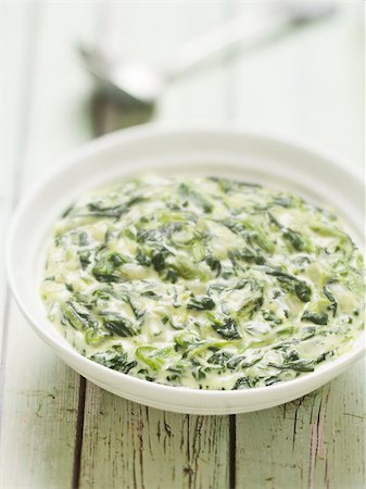 close up of a bowl of rustic creamed spinach Photographie de stock - Aubaine LD & Abonnement, Code: 400-07546923