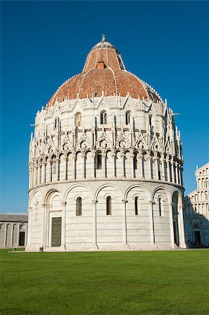 simsearch:400-07569673,k - The Baptistery of the Cathedral in Pisa, Italy Foto de stock - Royalty-Free Super Valor e Assinatura, Número: 400-07547991