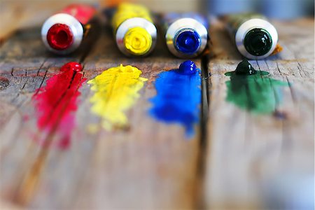 Photo of  4 paint tubes: red, yellow, blue and green Foto de stock - Royalty-Free Super Valor e Assinatura, Número: 400-07554328