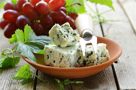 simsearch:400-05682309,k - pieces of blue cheese with red grapes on a wooden table Stock Photo - Budget Royalty-Free & Subscription, Code: 400-07555353