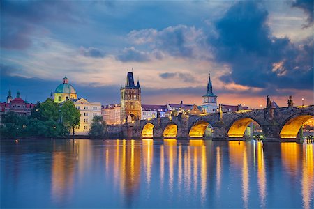simsearch:400-07624381,k - Image of Prague, capital city of Czech Republic and Charles Bridge, during twilight hour. Foto de stock - Super Valor sin royalties y Suscripción, Código: 400-07556361