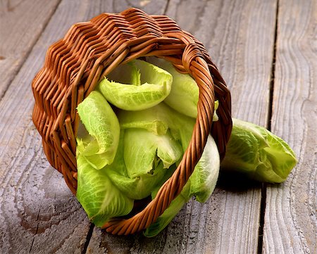 simsearch:400-08011809,k - Wicker Basket  with Fresh Crunchy Endive Leaves closeup on Rustic Wooden background Photographie de stock - Aubaine LD & Abonnement, Code: 400-07556537