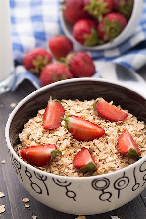 simsearch:400-07621143,k - Healthy homemade oatmeal with strawberries for breakfast Stock Photo - Budget Royalty-Free & Subscription, Code: 400-07558533