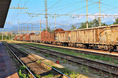 simsearch:400-04887333,k - Old rusty freight cars stand on the track at the railway station. Foto de stock - Royalty-Free Super Valor e Assinatura, Número: 400-07550750