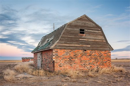 abandoned brick barn and farm buildings in eastern Colorado prairie at dusk Stock Photo - Budget Royalty-Free & Subscription, Code: 400-07551923