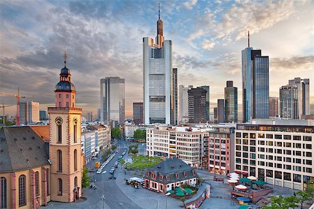 simsearch:400-08253199,k - Image of Frankfurt am Main skyline during dramatic sunset. Photographie de stock - Aubaine LD & Abonnement, Code: 400-07551938