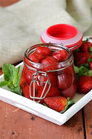 simsearch:400-06639321,k - homemade jam from fresh ripe strawberries in a glass jar Stock Photo - Budget Royalty-Free & Subscription, Code: 400-07551943