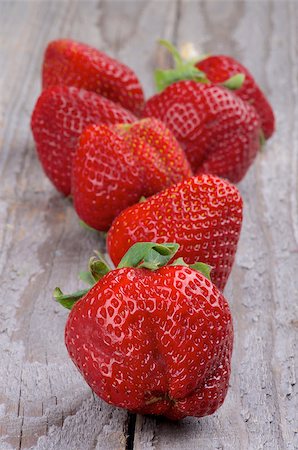 simsearch:400-08020671,k - Big Fresh Ripe Strawberries closeup on Rustic Wooden background Stock Photo - Budget Royalty-Free & Subscription, Code: 400-07552374