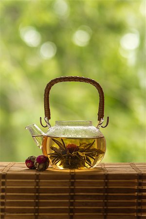 elisanth (artist) - Transparent teapot with blooming tea flower on green natural background Foto de stock - Super Valor sin royalties y Suscripción, Código: 400-07553507